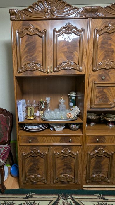 Стенка в гостинную, испанское дерево, классика