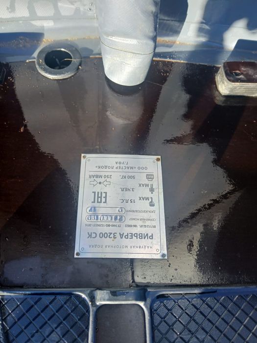 Продам моторную лодку
