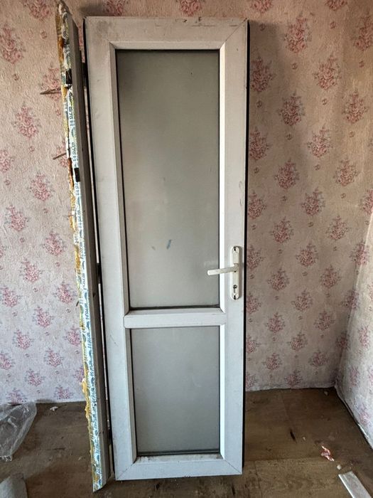 Двери,окна б/у по низкой цене