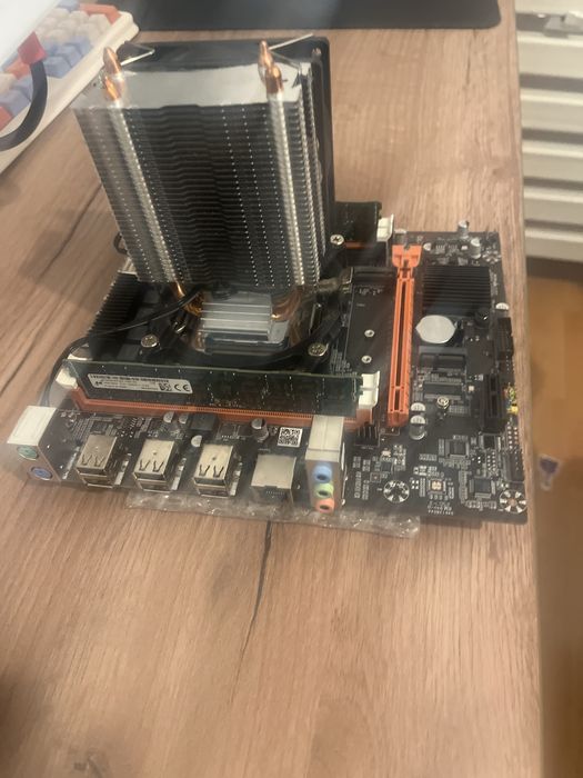 Xeon e5 2666v3 и материнка память и кулер
