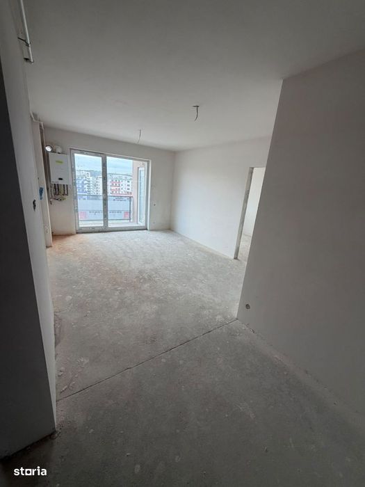 Apartament nou, cu 3 camere si balcon, etaj intermediar zona Vivo
