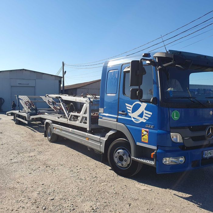 Transportor auto Mercedes Atego cu structura transport auto