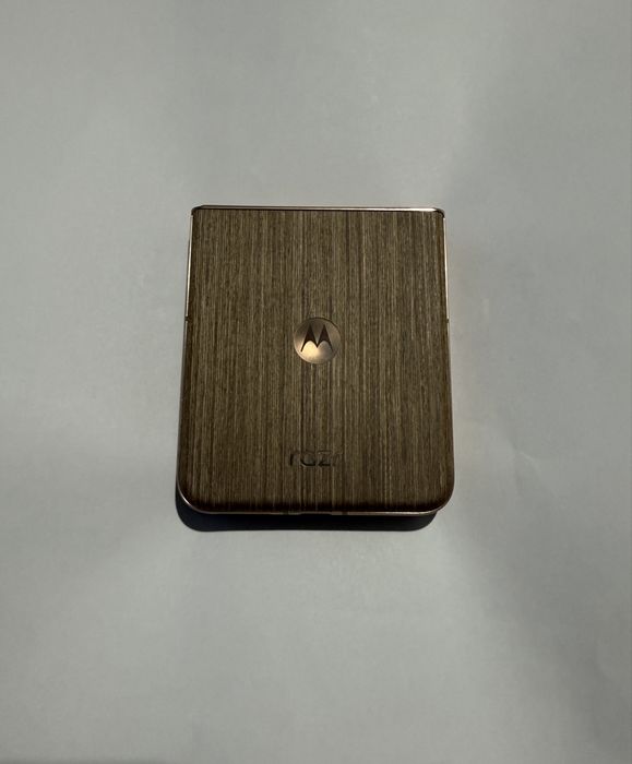 Vând Telefon Motorola Razr 60 Ultra 5G, 256 GB, 16 GB Ram , Dual SIM