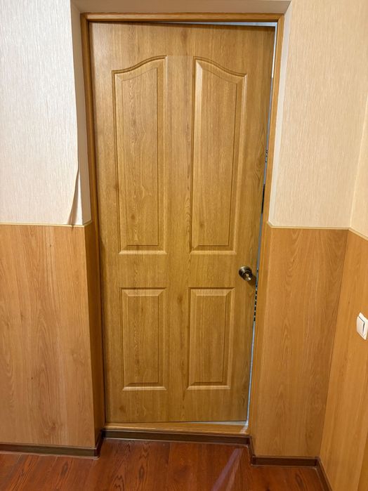 Двери межкомнатные б/у