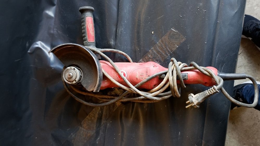 Vând polizor unghiular