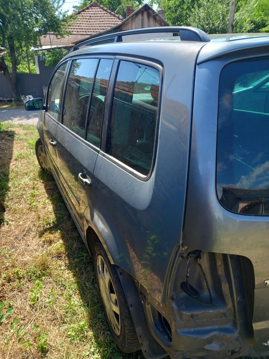 Vând piese wv touran 2004