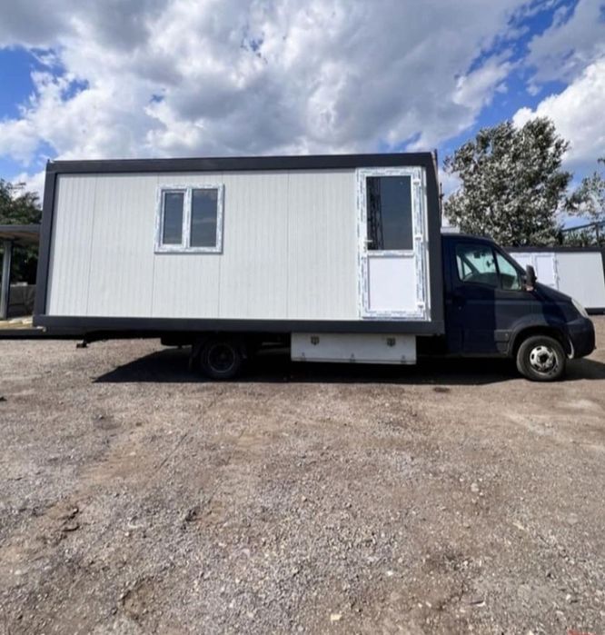 Vând containere la comandă