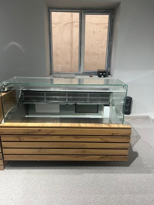 Холодильная витрина Б / у