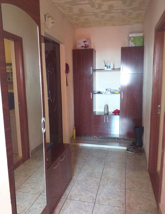 Inchiriez apartament 2 camere - More