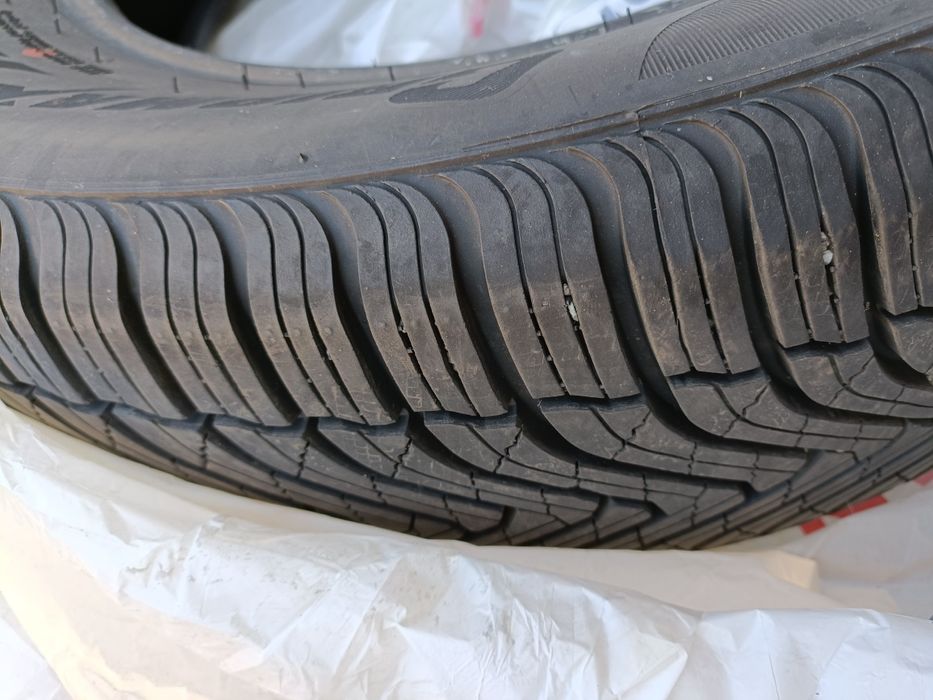 Vând doua cauciucuri all season