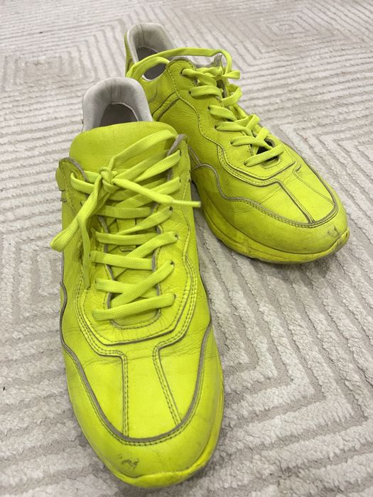 Кроссовки и сандалии