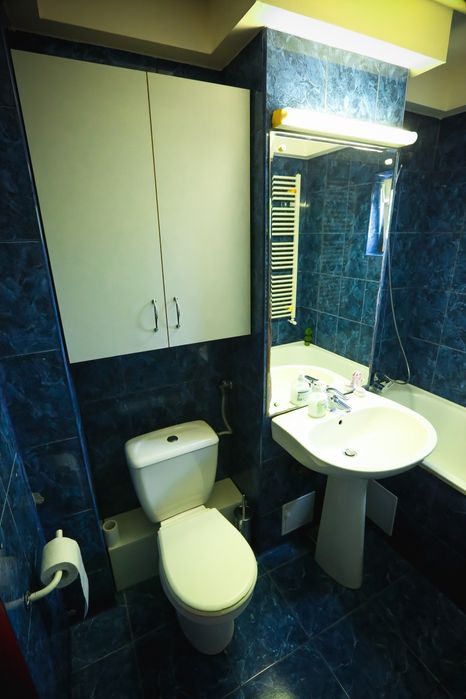 Închiriez apartamen
