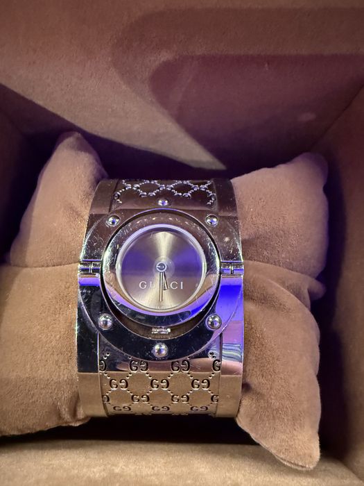 Чесовнок Гучи дамски стилен аксесоар за жени