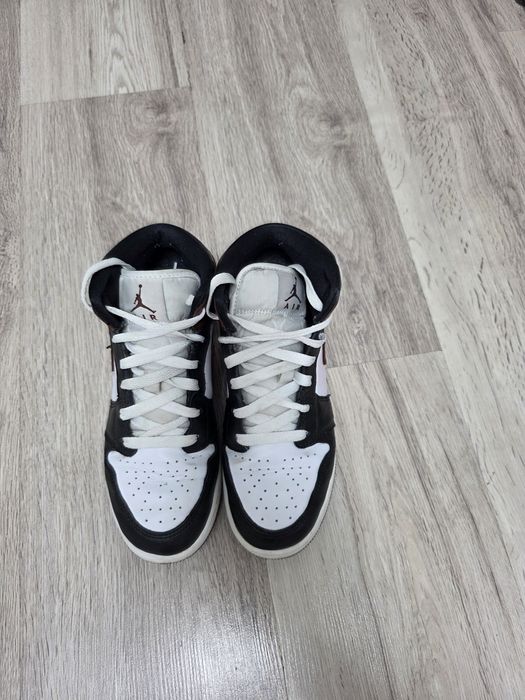 Vând adidasi Nike Air Jordan 1 Mid SE