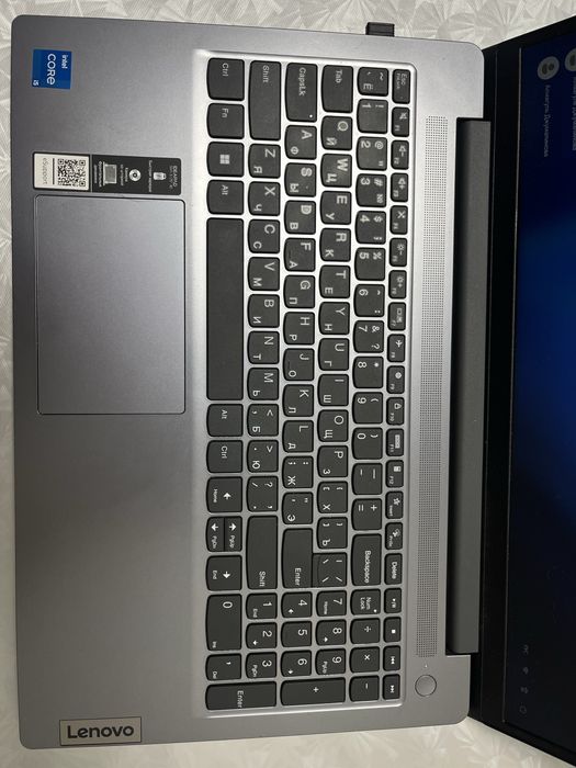 Lenovo IdeaPad Slim 3 15IAH8