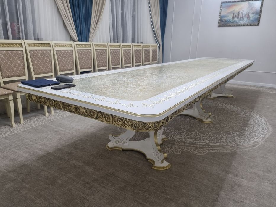 Стол со стульями