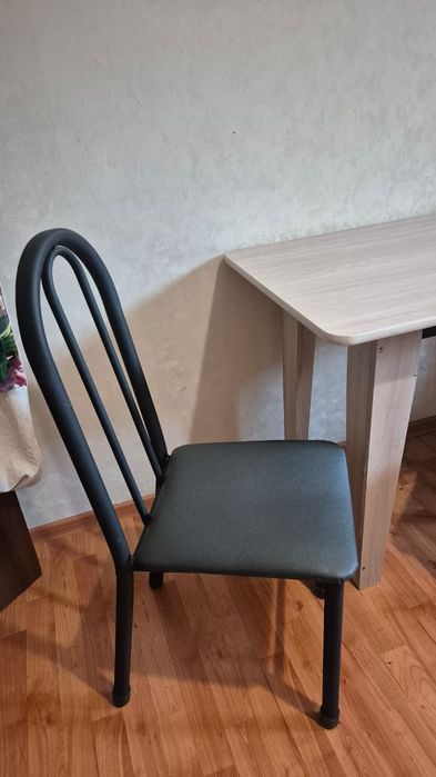 Продам стол и стулья