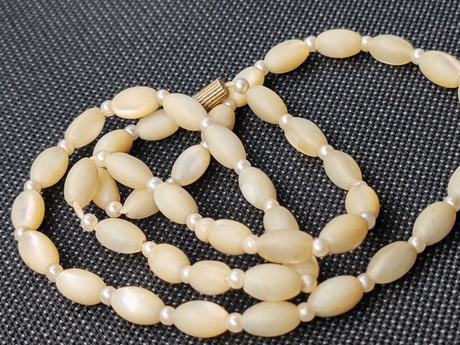 Diverse coliere de vânzare !