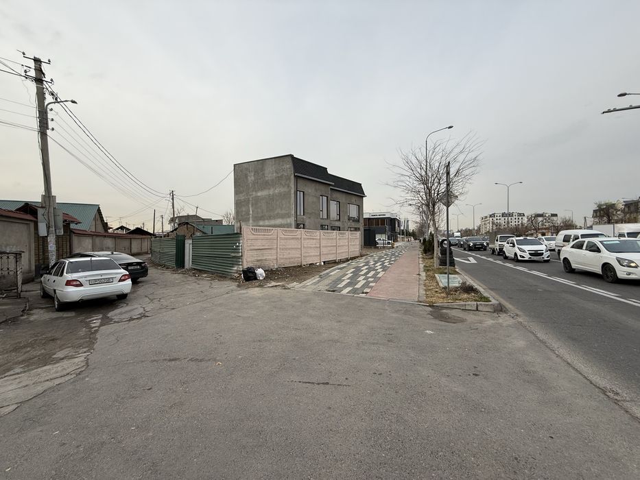 Продам землю 2.1 сотки в доль дороги