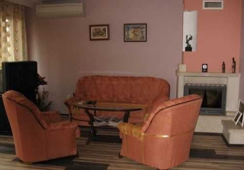 Дава се под наем Тристаен апартамент в Бургас, Възраждане - 120 кв.м за 550 € - Снимка #2