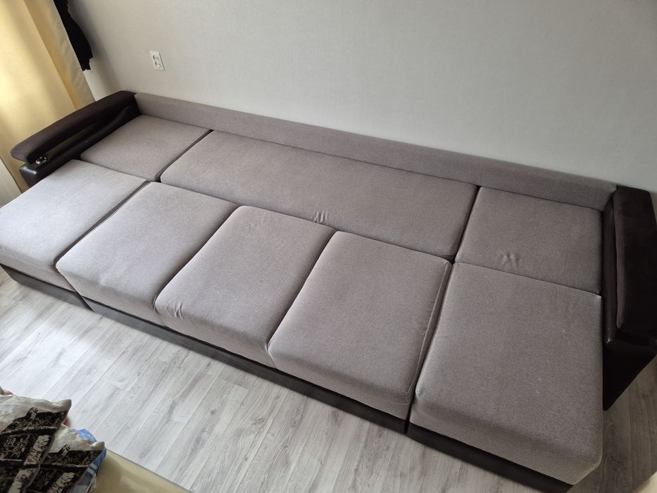 Диван серого цвета, 3.4 метра