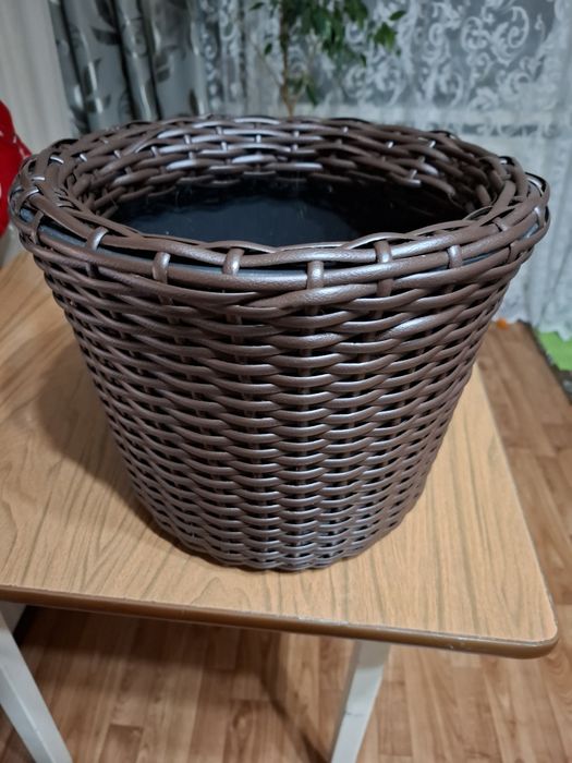 Продам ротанговое кашпо