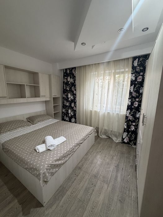 Inchiriez garsoniera la parter in regim hotelier