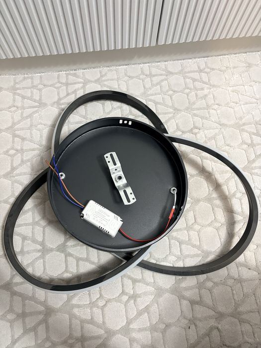 Продам потолочную люстру