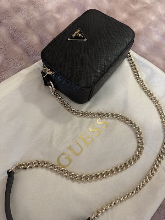 Черна чанта Guess