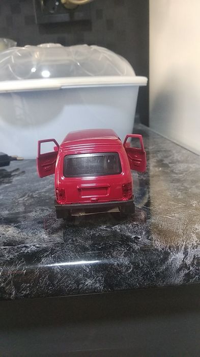 Продам машинку металлическую.