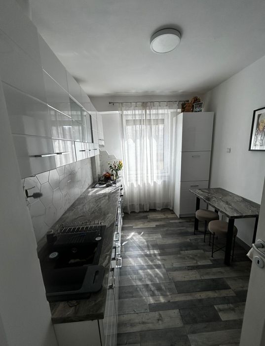 Vând apartament utilat și mobilat !