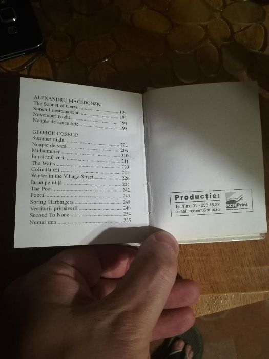 Poeti Romani. Radacini & Aripi / Romanian Poetry. Roots & Wings