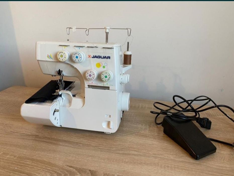 Срочно Продам Оверлок Jaguar