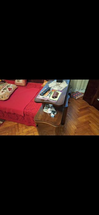 Masa tv ,pat ,vitrina lemn masiv veche
