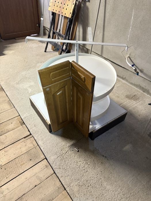 Dulap pe colt rotativ