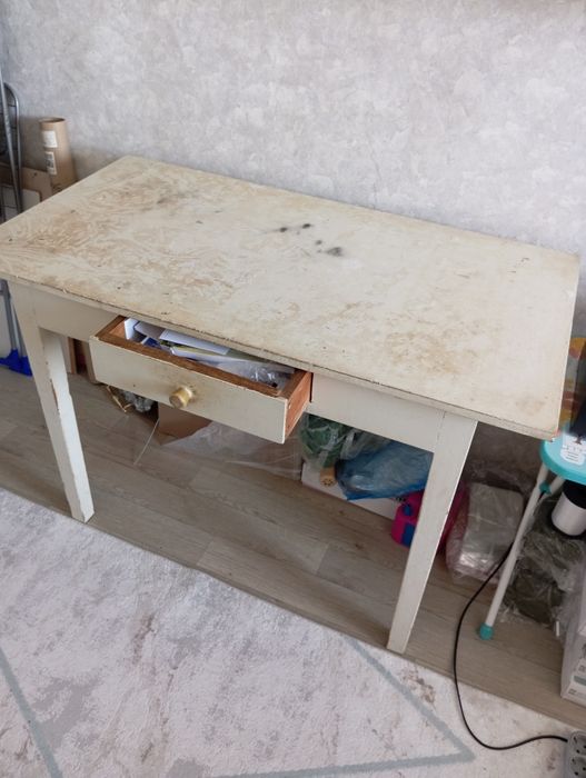 Продам стол кухонный