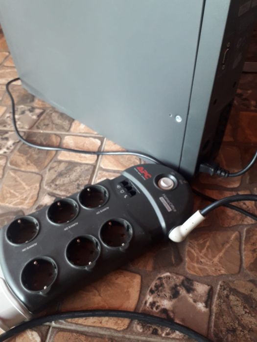 UPS APC Smart 1500VA 1500SC necesita baterii