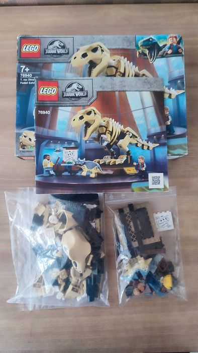 LEGO Jurassic World - Expozitia fosilei dinozaurului T. rex 76940