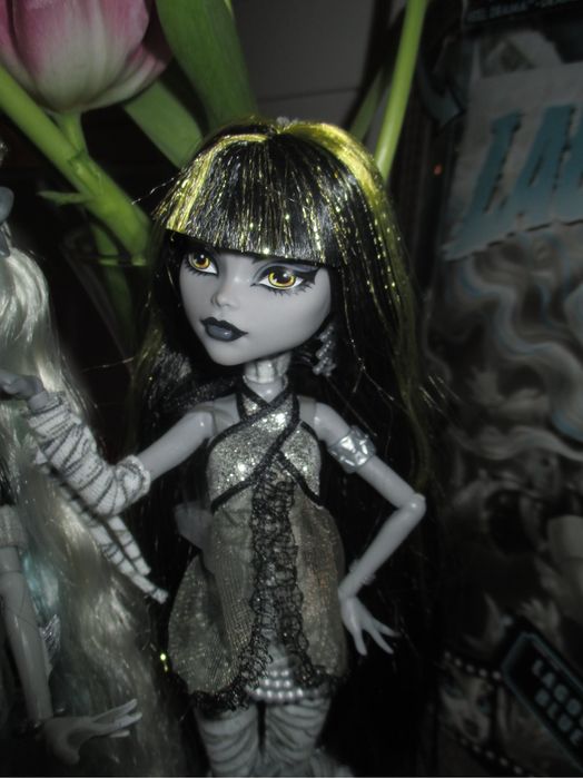 Продам куклу Monster High Клео Де Нил