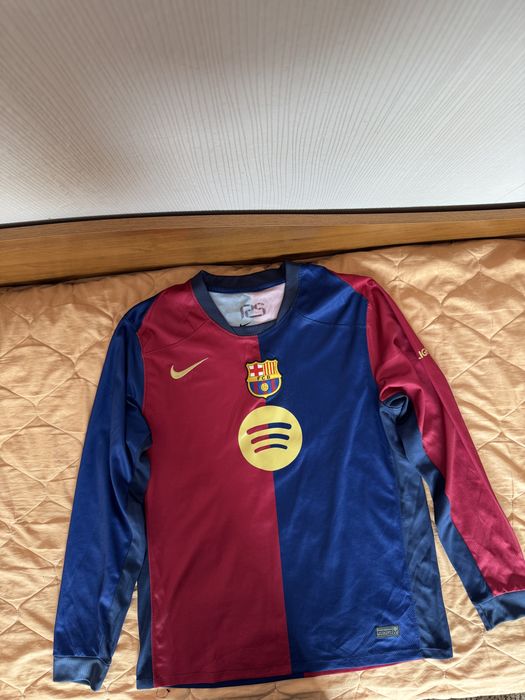 тениска с дълъг ръкав на Ламин Ямал