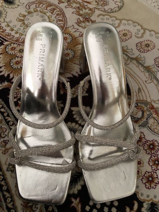 Женская обувь , каблук