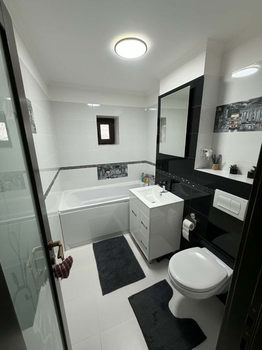 Vand Apartamen cu 2 Camere Semidecomandat