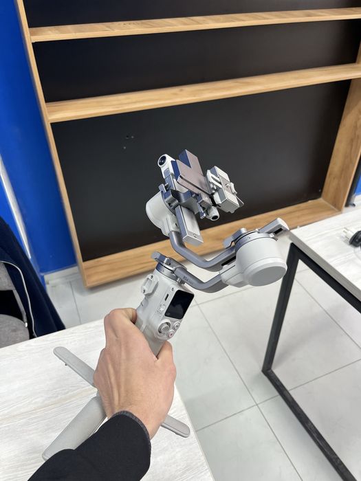 Srochno sotiladi sony alpha 7 lll