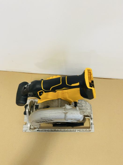 Circular Dewalt DCS565