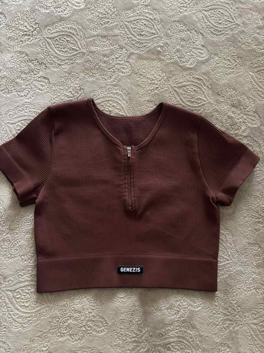 Genezis спортни дрехи