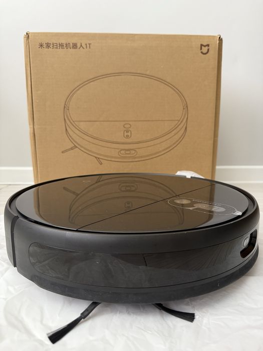 Робот-пылесос Xiaomi (черный)