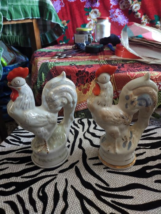 Фарфоровые штофы петухи,ваза рыба цветное ст,штоф петух