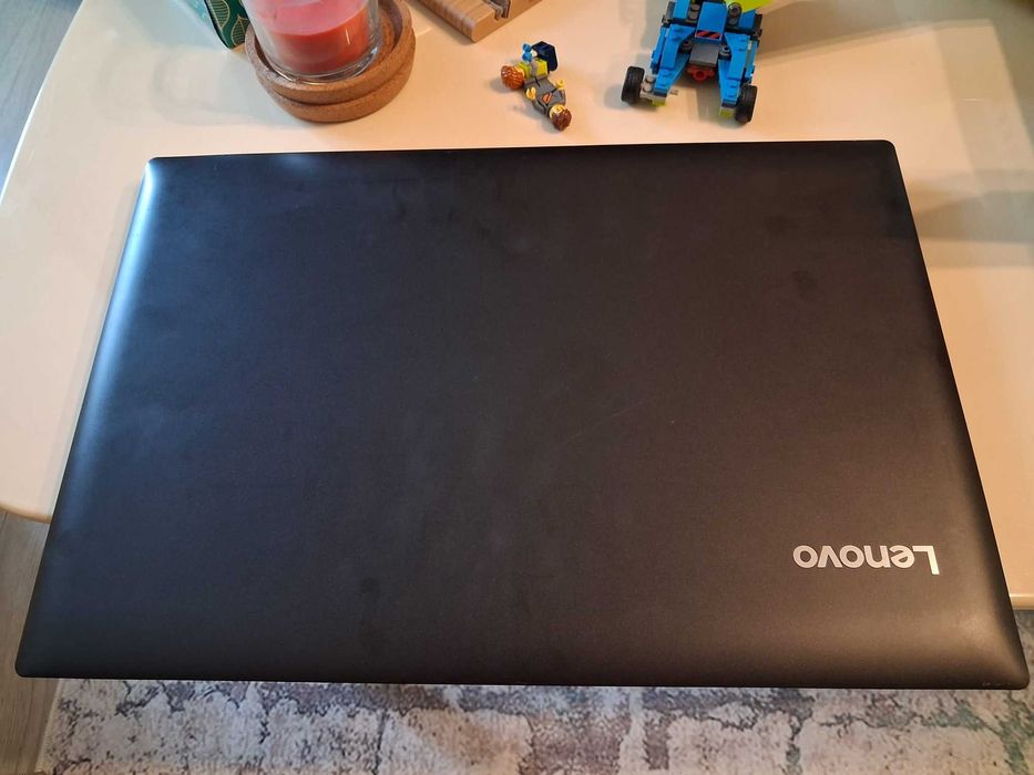 Laptop Lenovo i3  /17.3"