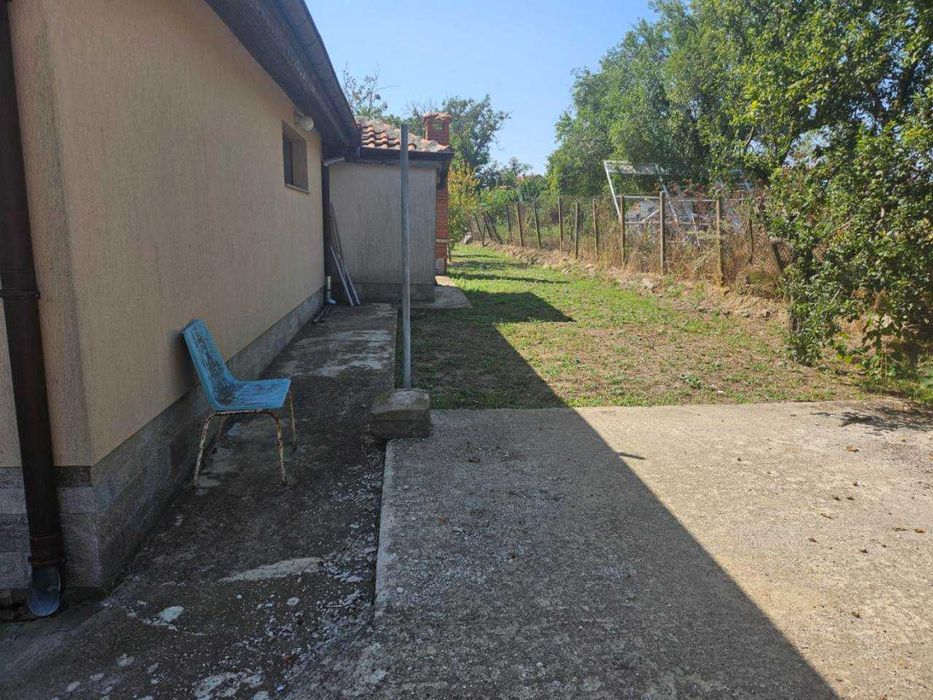 Чудесна двуетажна къща в село Баня