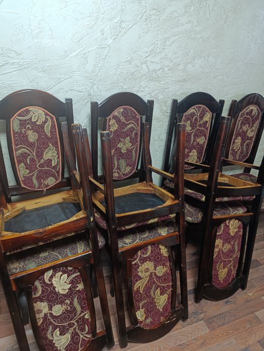 Продаётся стол со стульями